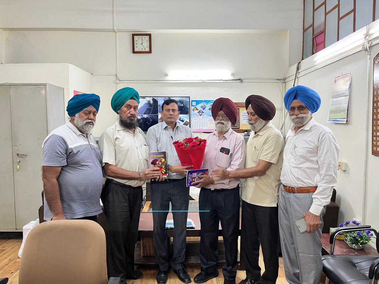ਵਿਸ਼ਵ ਪੰਜਾਬੀ ਪ੍ਰਚਾਰ ਸਭਾ ਦਾ ਵਫਦ ਰੀਜਨਲ ਡਾਇਰੈਕਟਰ ਓਪਨ ਸਕੂਲ, ਚੰਡੀਗੜ੍ਹ ਨੂੰ ਮਿਲਿਆ